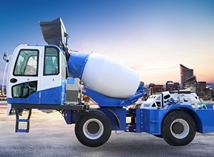 拥有大马力发动机的自动上料搅拌车