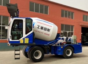 自上料搅拌车能自动上水吗？